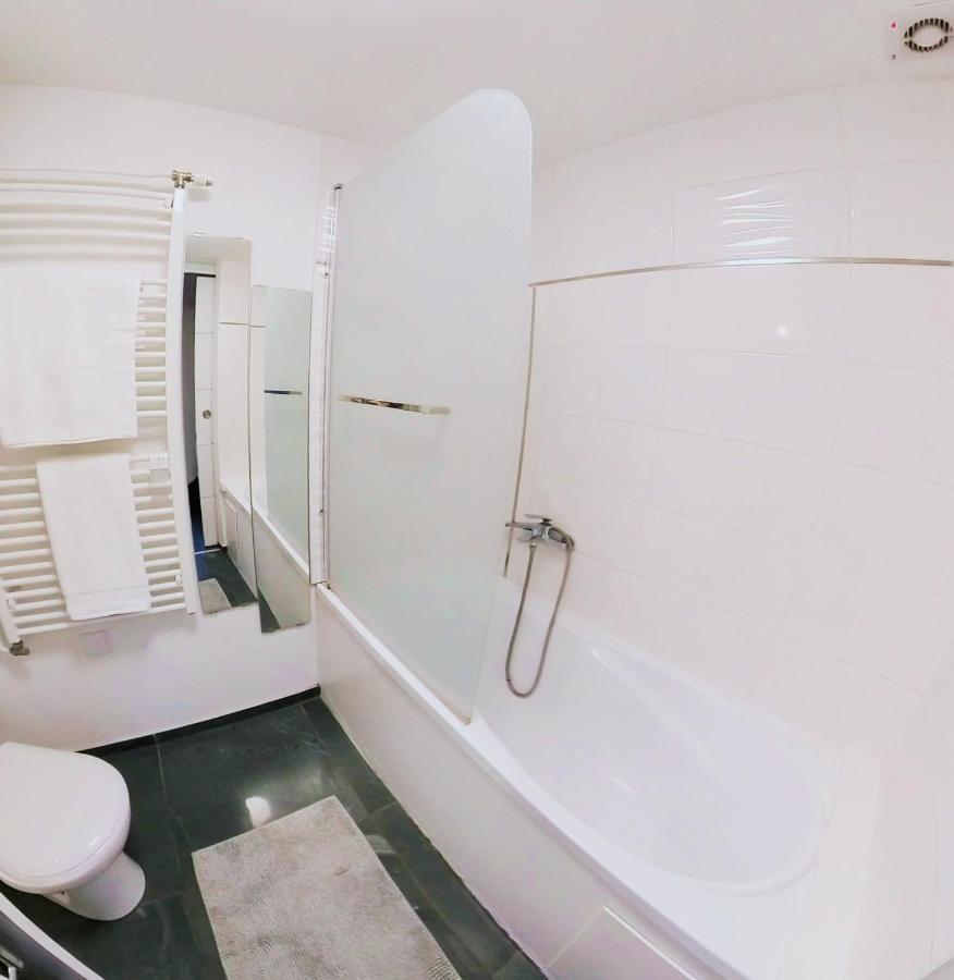 Modern Flat In City Center บูดาเปสต์ ภายนอก รูปภาพ