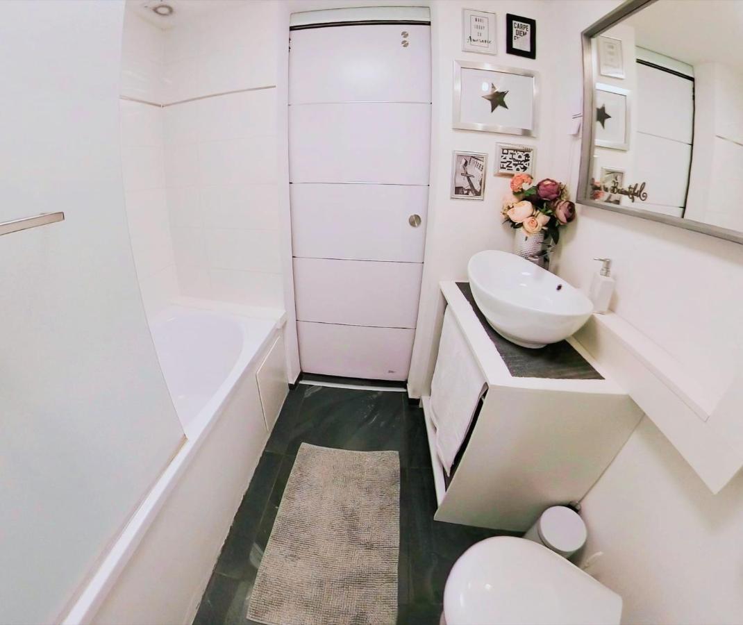 Modern Flat In City Center บูดาเปสต์ ภายนอก รูปภาพ