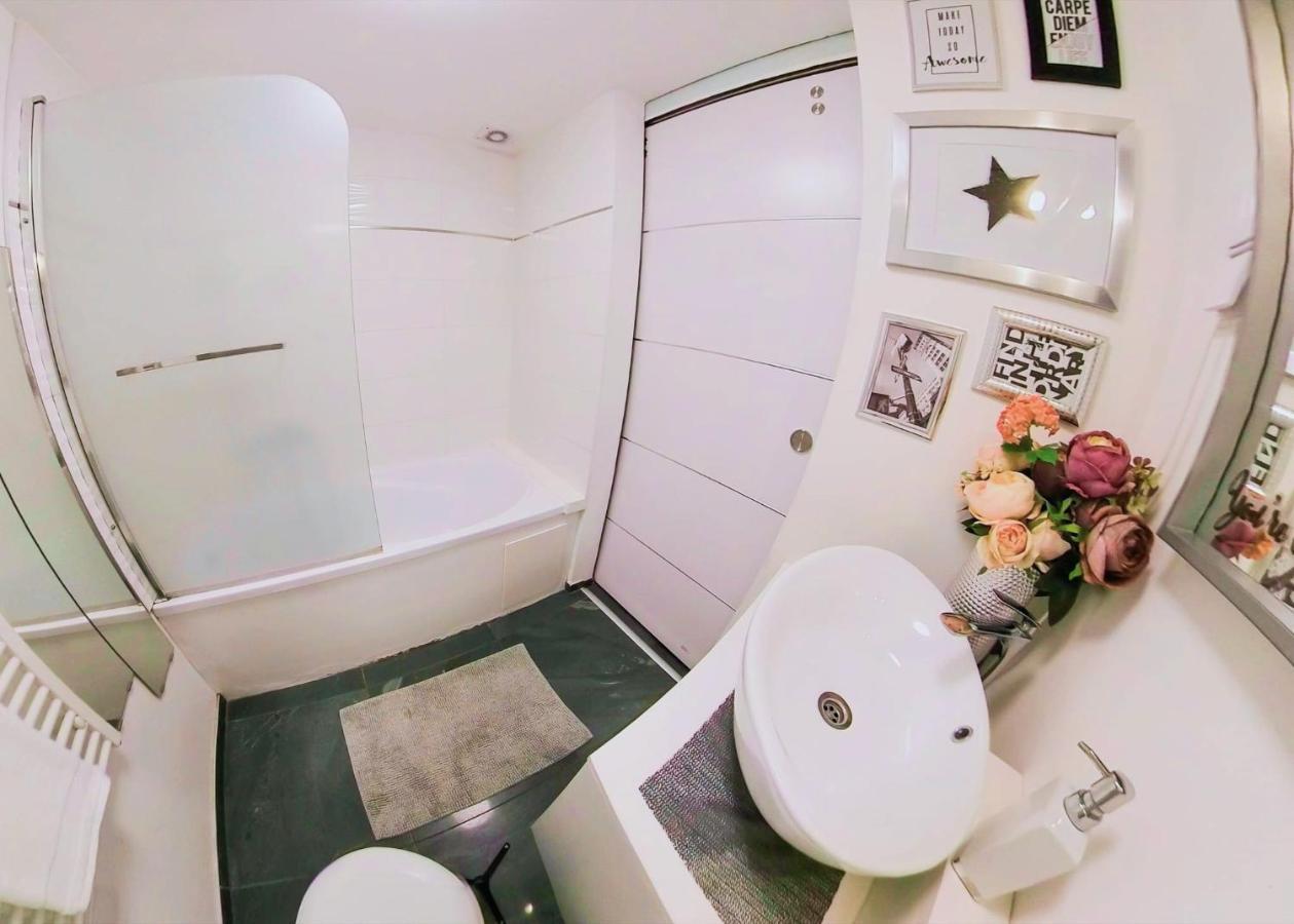 Modern Flat In City Center บูดาเปสต์ ภายนอก รูปภาพ