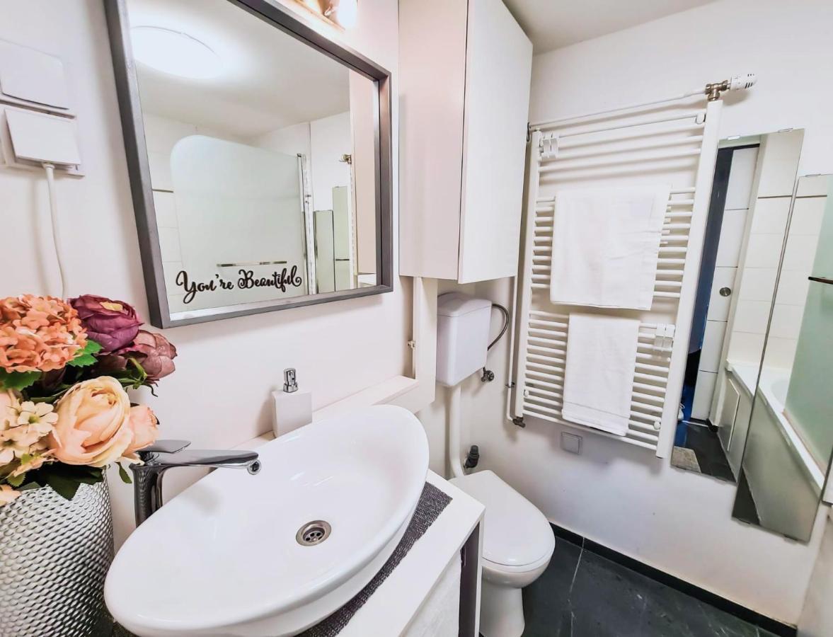 Modern Flat In City Center บูดาเปสต์ ภายนอก รูปภาพ
